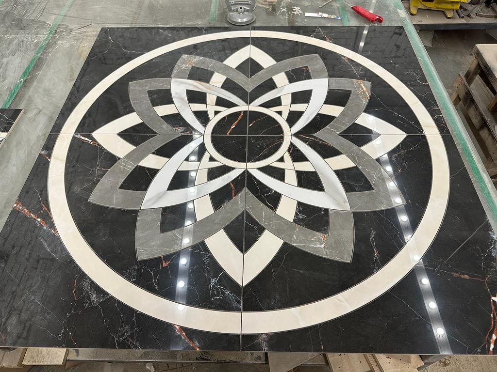 Напольное декоративное панно из керамогранита под мрамор