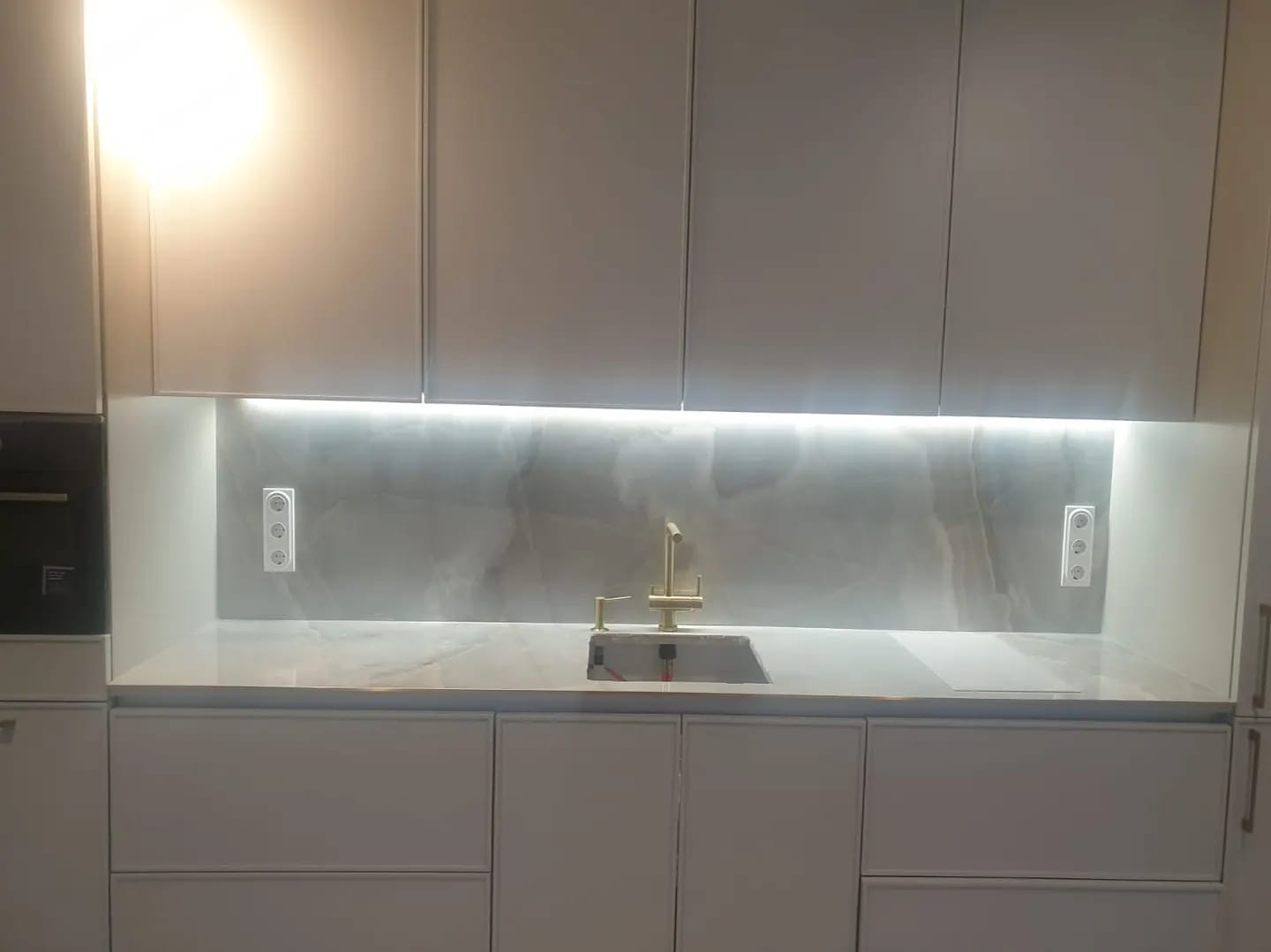 Столешница и кухонный фартук