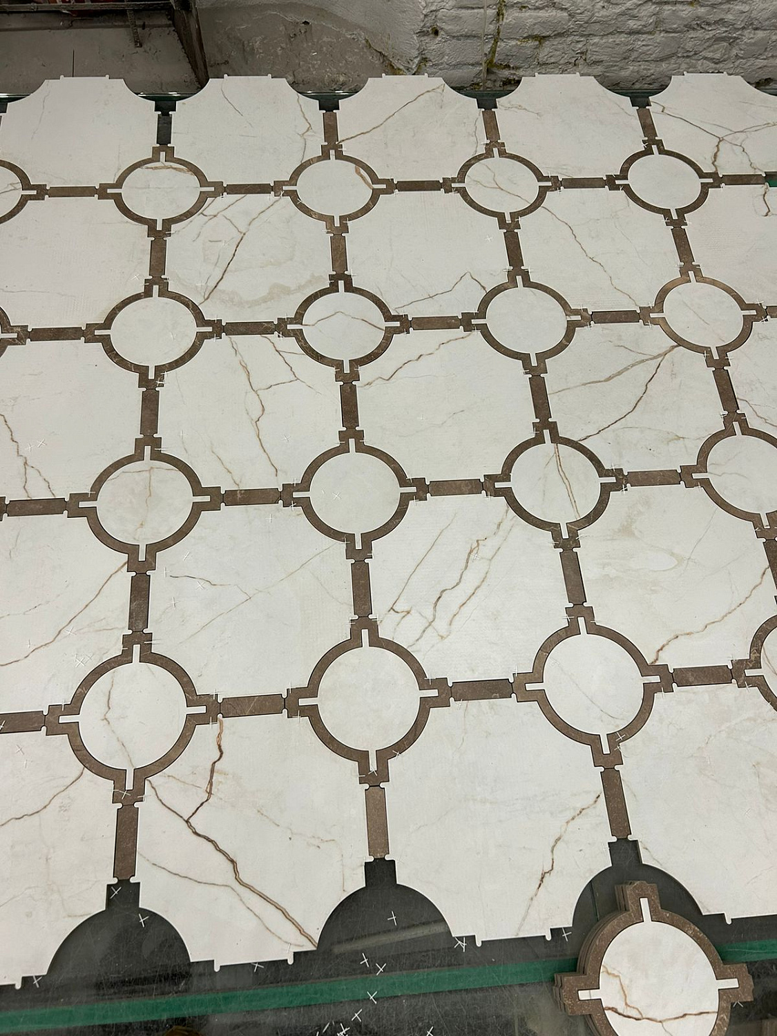 Керамогранит на пол. Алмазная резка