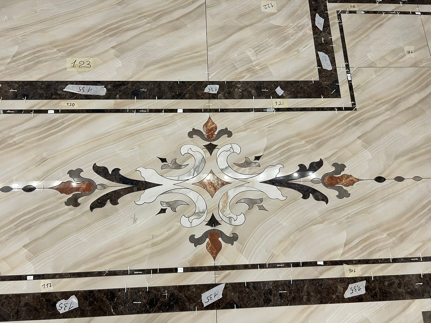 Панно в гостиную (более 80 элементов)