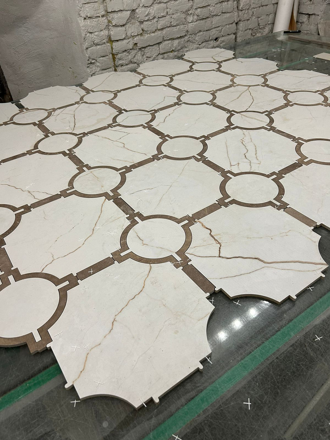 Керамогранит на пол. Алмазная резка