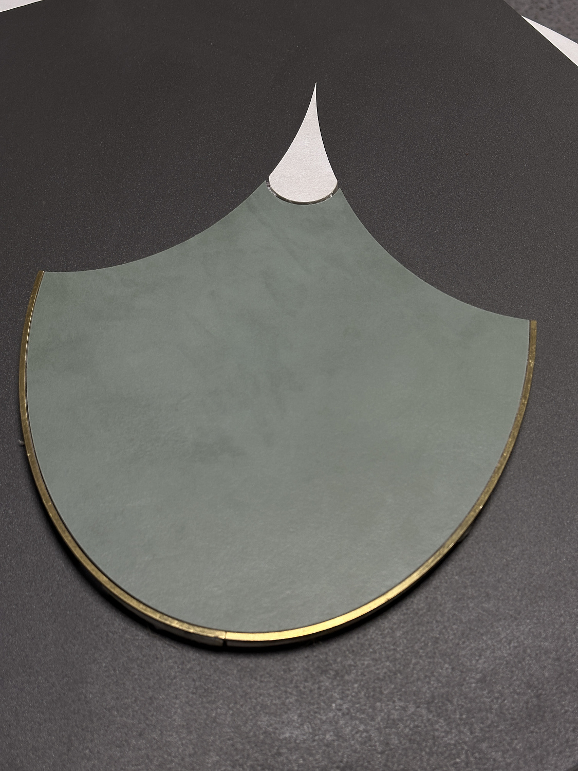 Гидроабразивная резка и латунный профиль